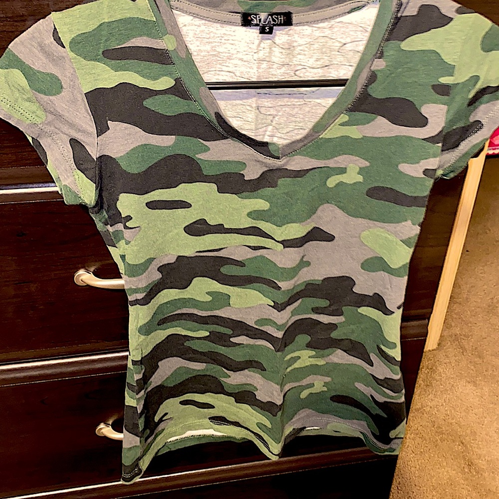 SMALL camo V neck
